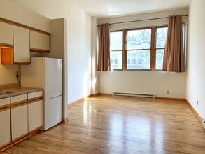 Building Photo - STUDIO Apartment, Hardwood Floors, Tall Ceiling, Downtown Waukesha!