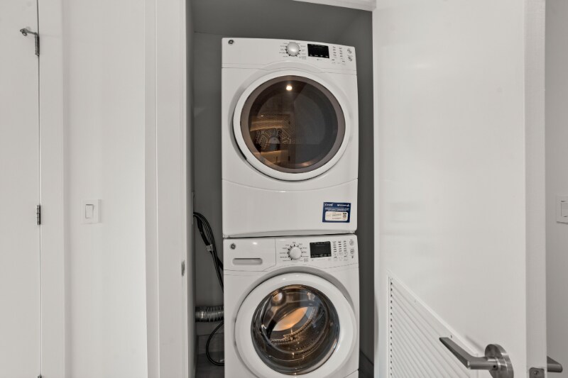 Building Photo - 1106 N Wells St