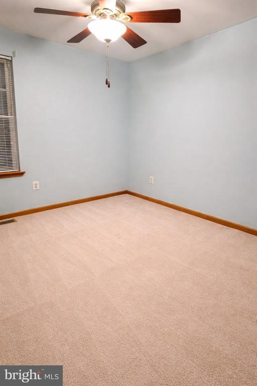 Building Photo - 524 Longshore Ave