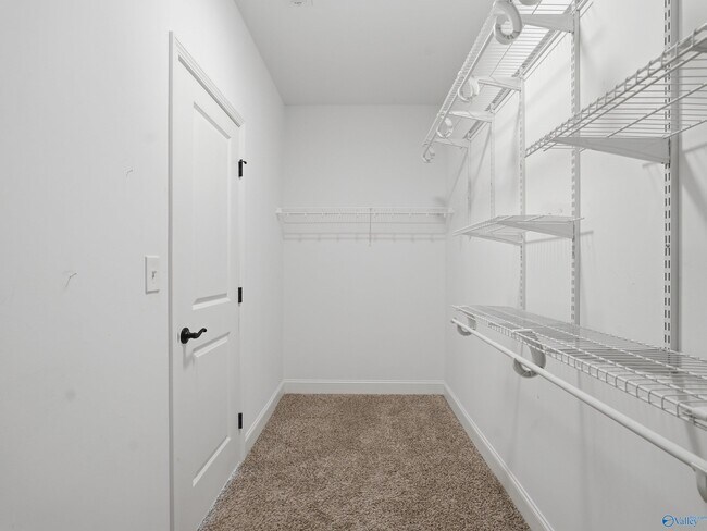 Building Photo - 14725 Commonwealth Dr