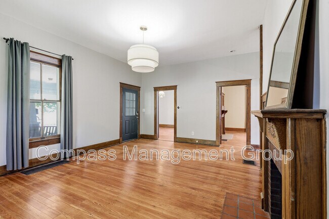 Building Photo - 424 E Burwell Ave