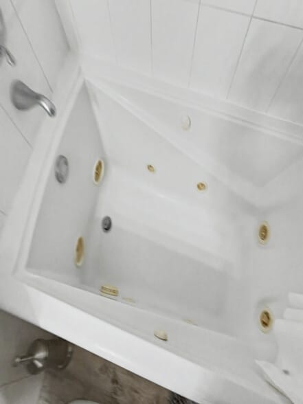 Building Photo - 2270 NE 68th St