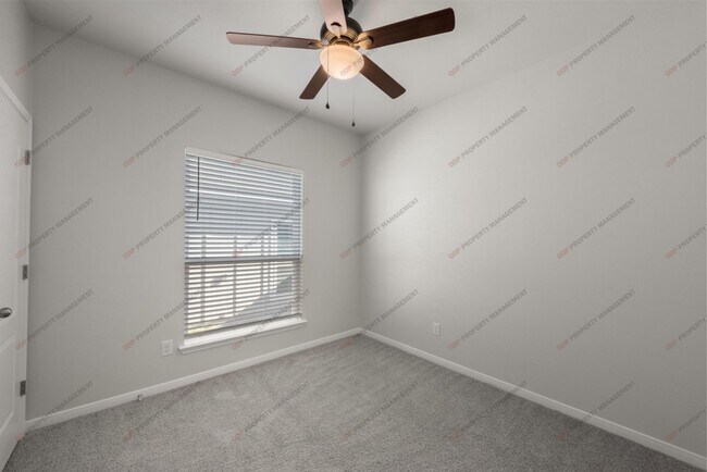 Building Photo - 725 Gingham Trl