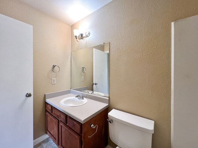 Building Photo - Two Bedroom Napa Condo