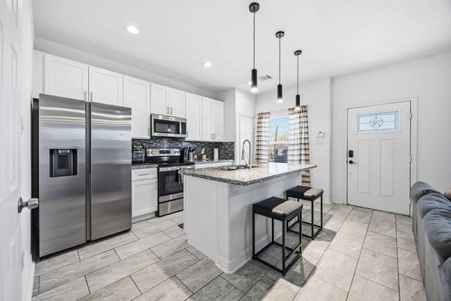 Building Photo - 3825 Easy St