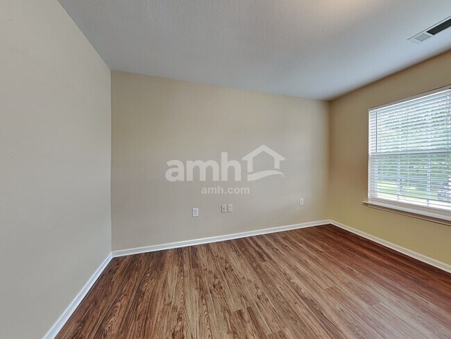 Building Photo - 1410 River Run Rd