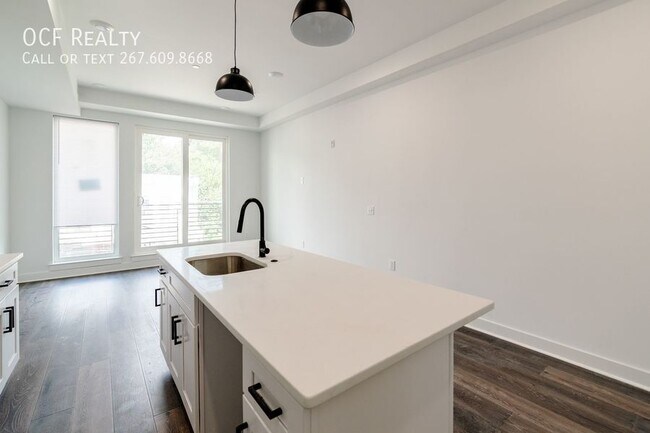 Building Photo - 625 N 52nd St