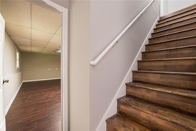 Building Photo - 493 Silverthorne Cir
