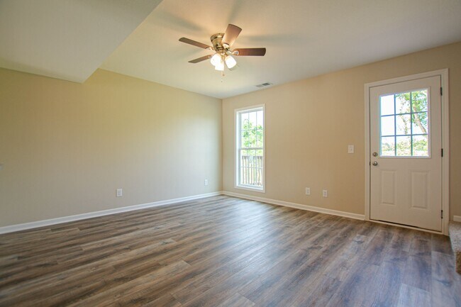 Building Photo - 2066 Tynewood Dr