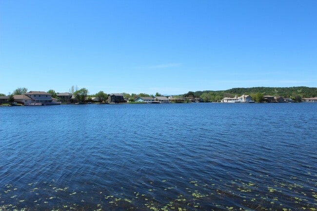 Building Photo - 3 Bedroom Home in Beautiful Lake California!