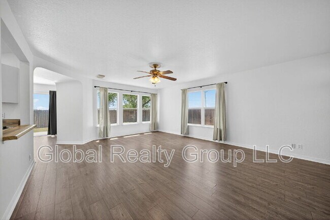 Building Photo - 215 Chisholm Trail