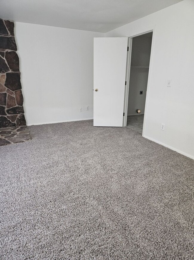 Building Photo - ** SPECIAL $1000 OFF 1st Months Rent**  3 bedroom home in Nampa !!