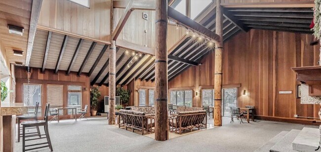 Clubhouse - 911 Fulton Ave