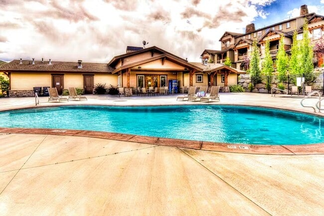 Building Photo - Clean 3 Bedroom Furnished Park's Edge Townhouse with A/C and 2 Car Garage