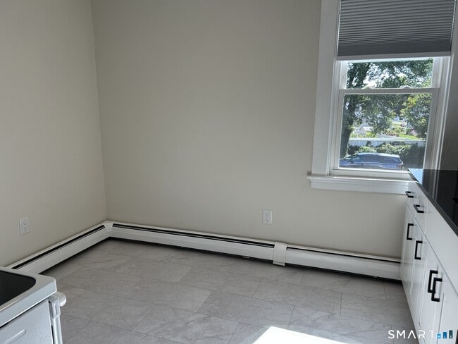 Building Photo - 2561 Whitney Ave