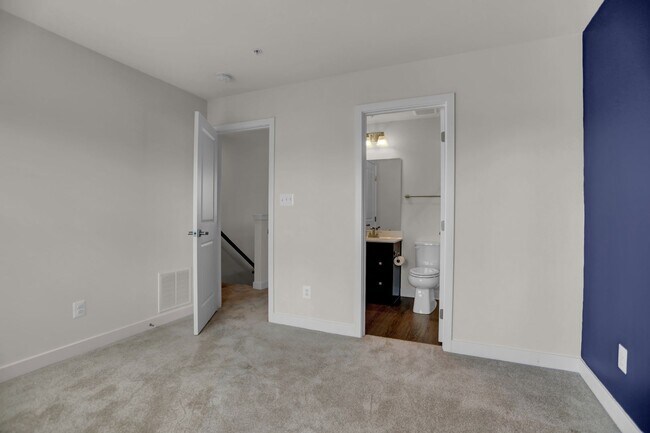 Building Photo - Luxury 4-Story Townhome with Rooftop Terrace!