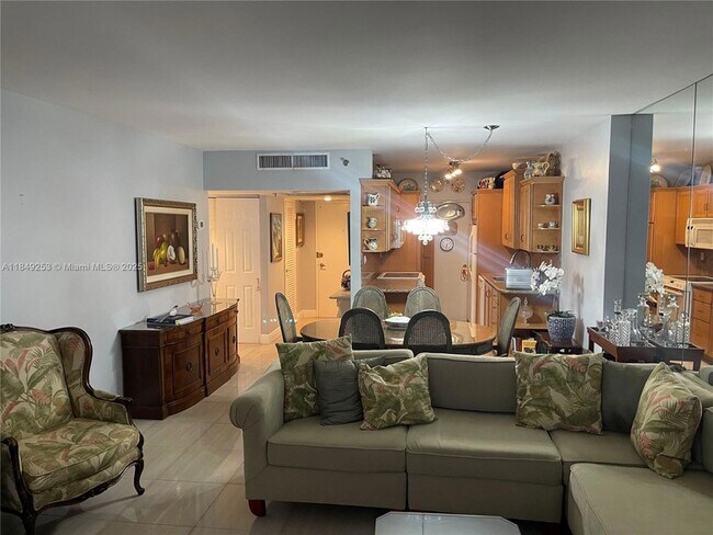 Building Photo - 100 Lincoln Rd