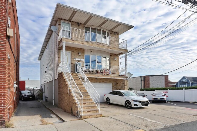 Primary Photo - 1150 70th St