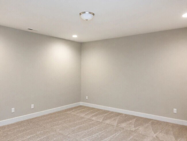 Building Photo - 811 Bankston Wds Wy