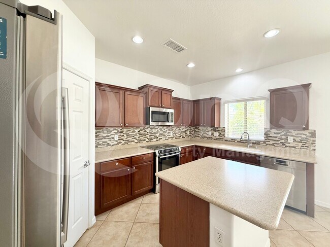 Building Photo - 2213 W Marconi Ave