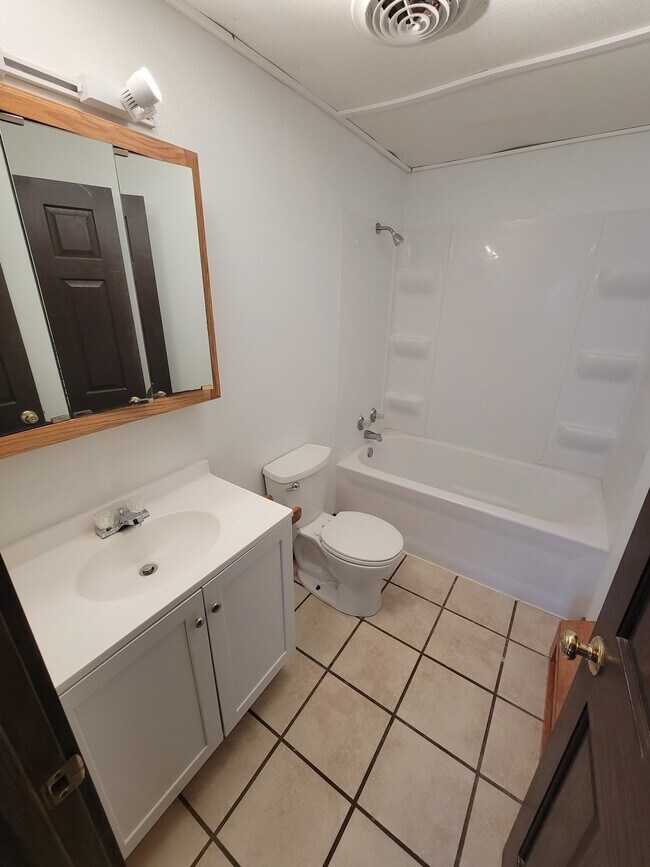 Building Photo - 2 Bedroom | 1 Bathroom Unit in Marion Avai...