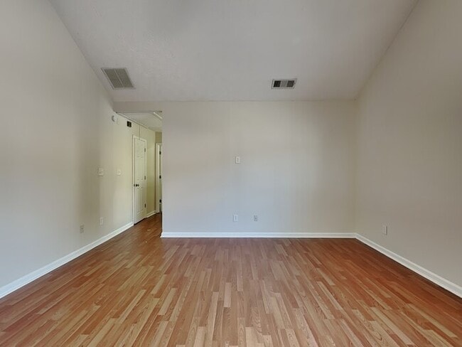 Building Photo - 1939 Redwood Trace