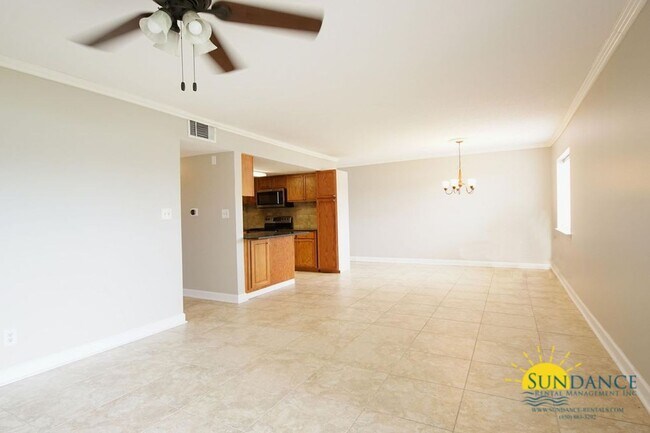 Building Photo - Gorgeous 2 Bedroom Condo At Finisterra!