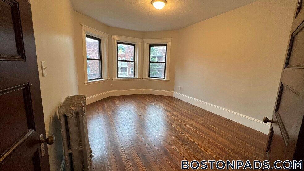 Building Photo - 1855 Beacon St