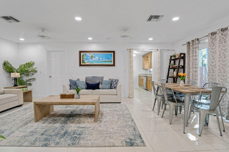 Building Photo - 244 Greymon Dr