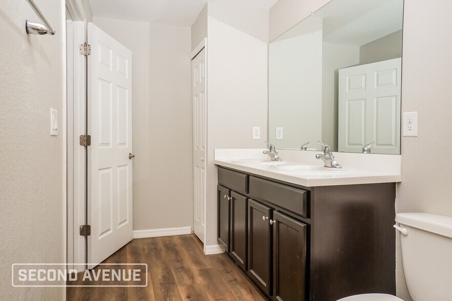 Building Photo - 404 Biscayne Dr