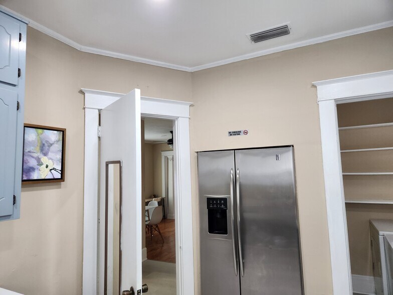 Building Photo - 15 Grant St