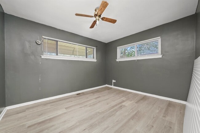 Building Photo - 17007 Oakwood Ave