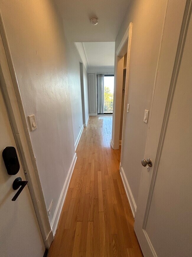 Building Photo - 3330 N Lake Shore Dr