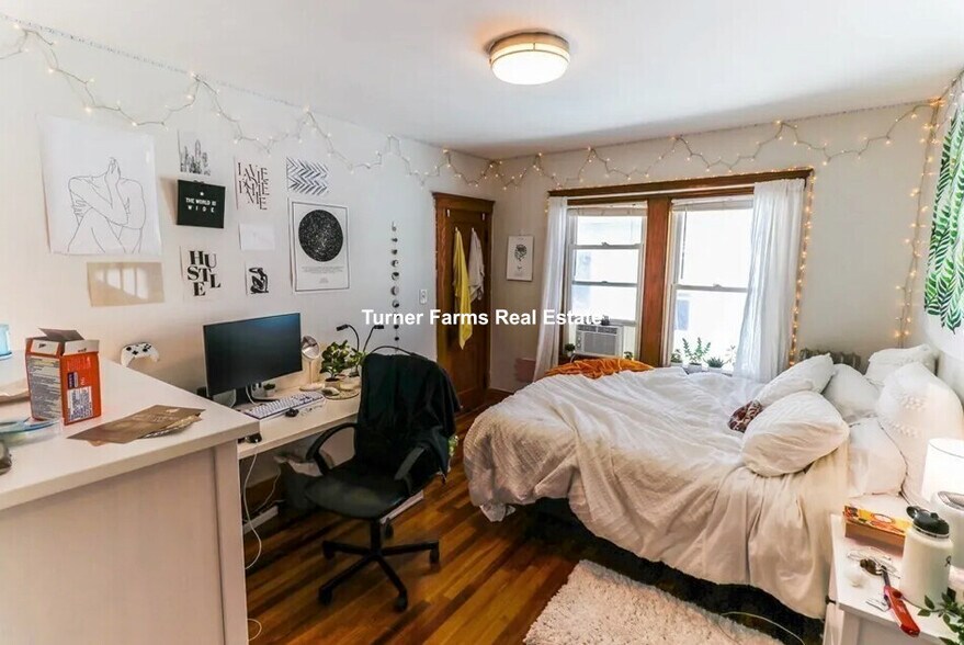 Building Photo - 45 Bowdoin St