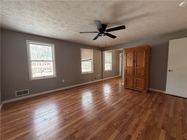 Building Photo - 598 Bram Hall Dr