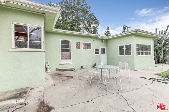 Building Photo - 7854 Goll Ave