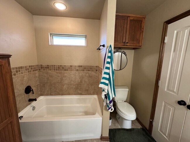 Building Photo - 3 bed, 2 bath, 2 car storm shelter in Yuko...