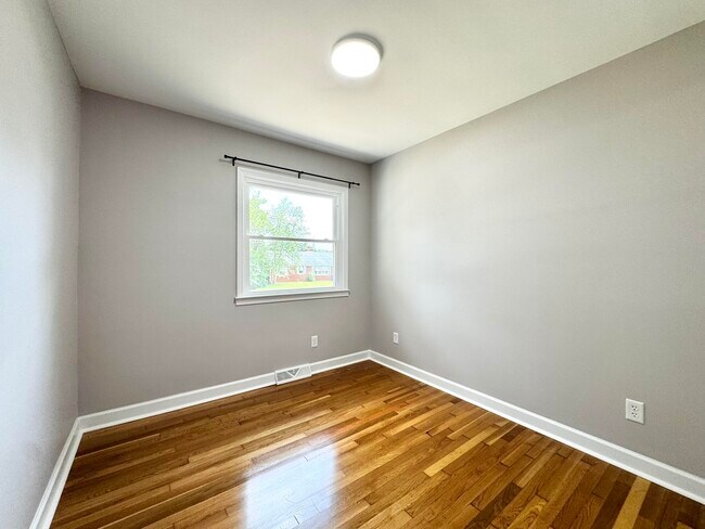 Building Photo - 1821 Blue Ridge Dr