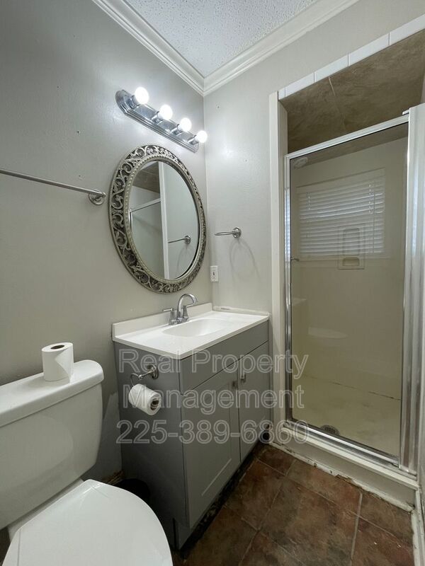 Building Photo - 275 W Chalfont Dr