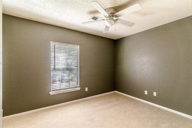 Building Photo - 6015 Henniker Dr