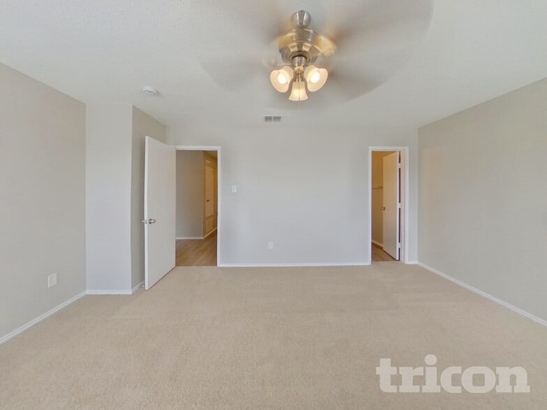 Building Photo - 4937 Waterford Dr