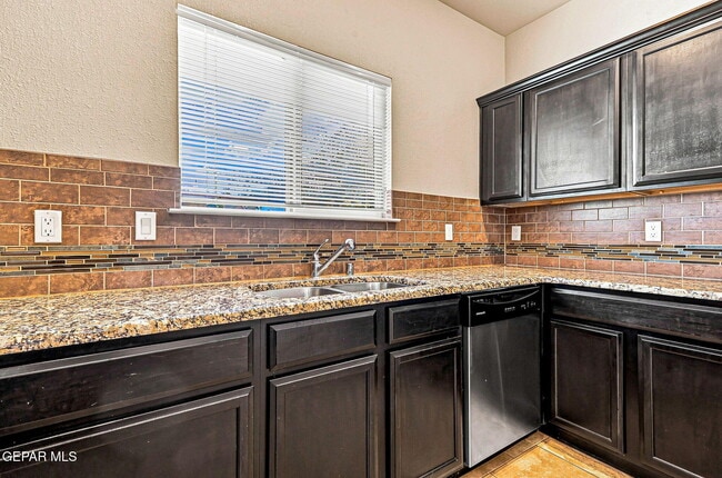 Building Photo - 7409 Dewberry Dr