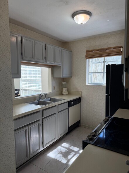 Building Photo - 420 Richview Park Cir E