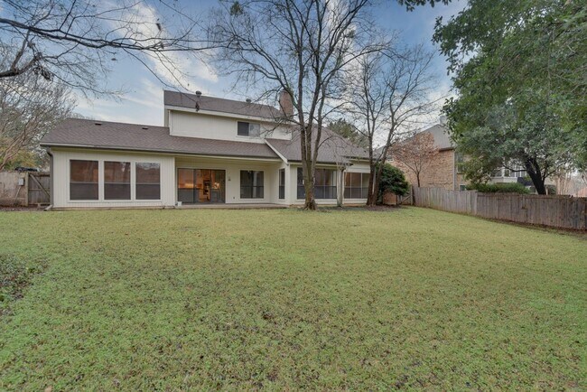 Building Photo - Luxury Living on Lake Arlington