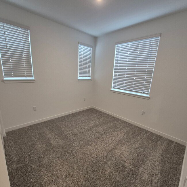 Building Photo - Brand New 4 Bedroom Home in Lennar's Cyan Community