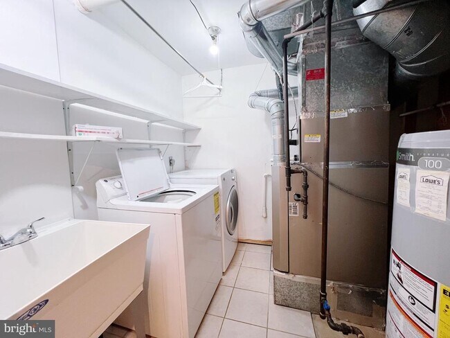 Building Photo - 6 Lazy Hollow Way