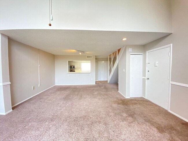 Building Photo - 566 Orange Dr