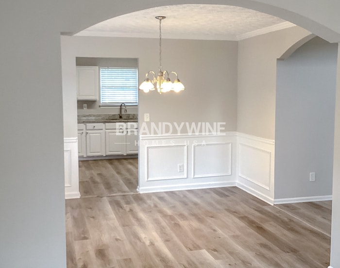 Building Photo - 2025 Newton Estates Dr