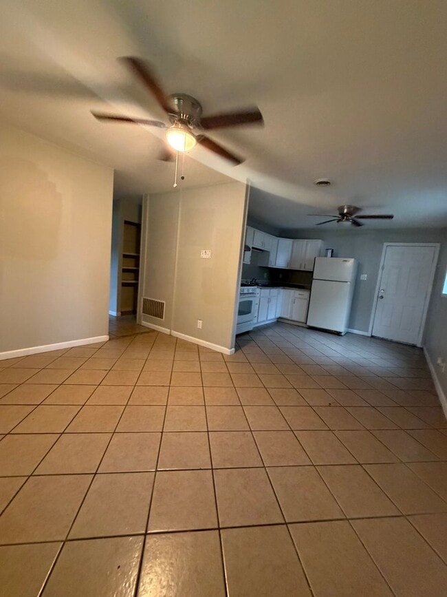 Building Photo - Section 8 approved 3 bedroom 1 bath home for rent