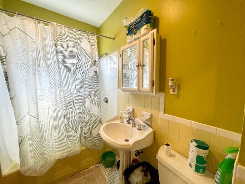 Building Photo - 49 Beech Glen St